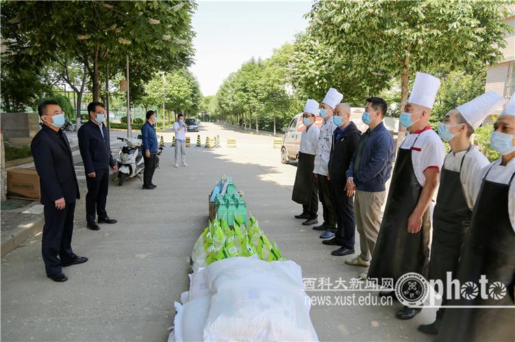 学校慰问后勤服务和安全保卫一线职工，致敬平凡岗位上的不凡坚守